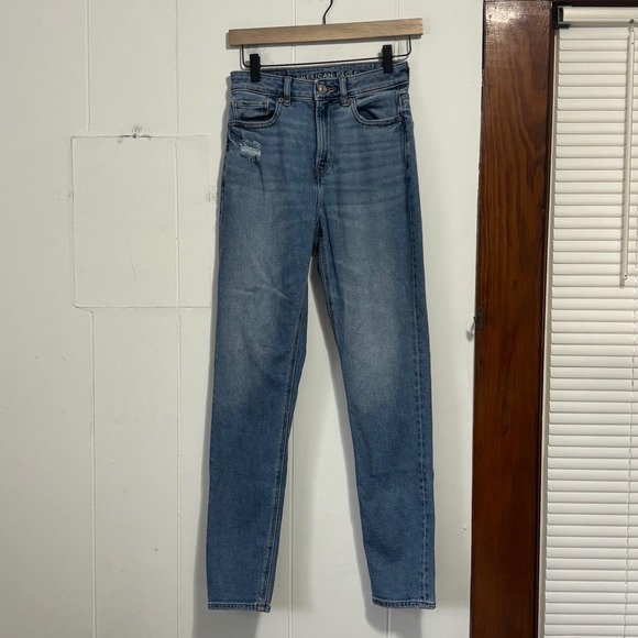 American Eagle Outfitters Mom Jeans Medium Wash Distressed High Rise Size 0 Long - Picture 1 of 5